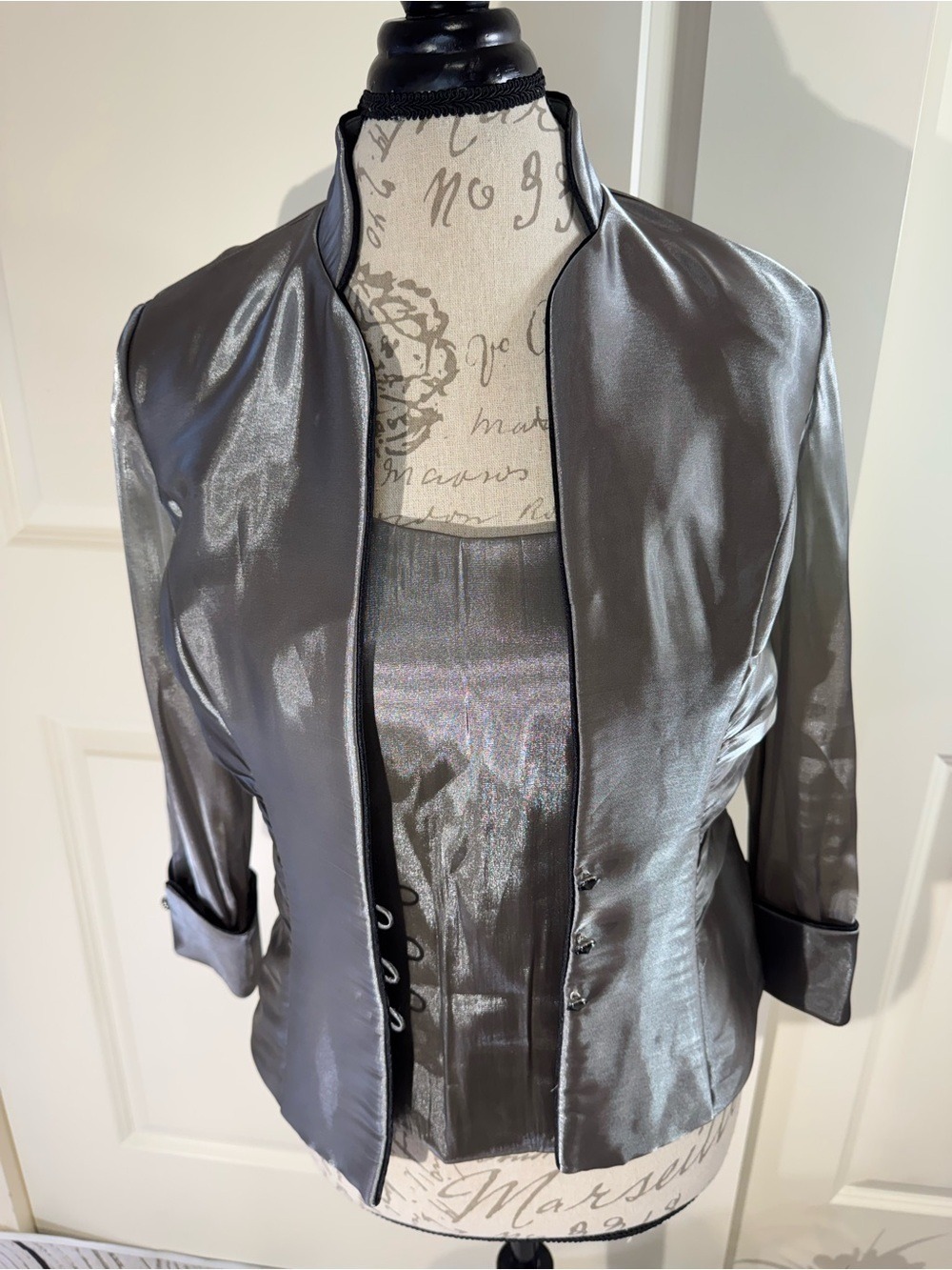 dressbarn Collection Metallic Silver Fitted Blazer & Camisole Top 8 - Picture 3 of 16